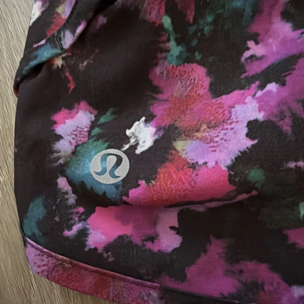 Lululemon‎ Speed Shorts Mini Midnight Bloom Black Deep Fuschia, Sz 4 Pink/Purple